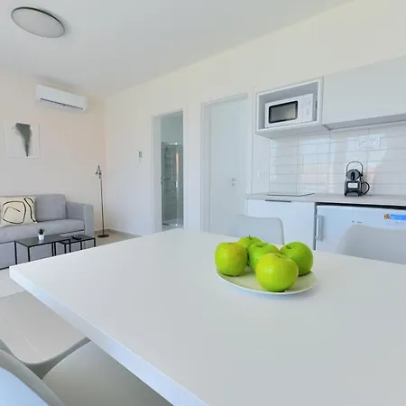 Oliver Apartment *