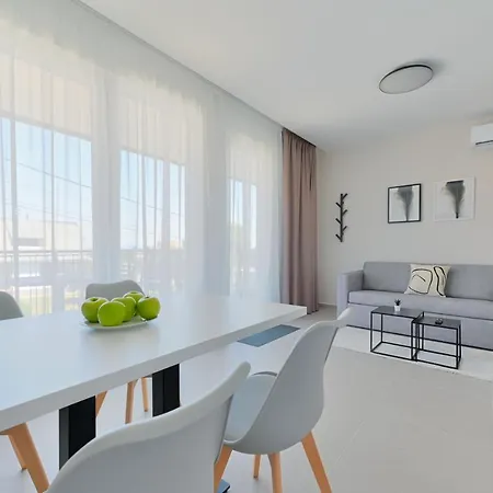 Oliver Apartment