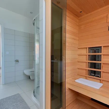 Oliver Apartment *