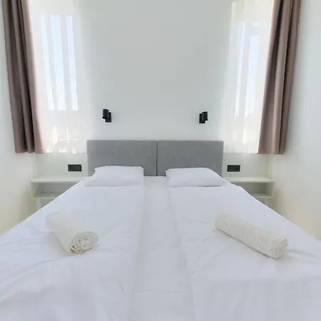 Oliver Apartment *