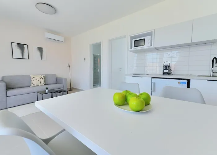 Oliver Apartman *
